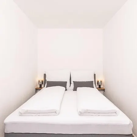 - Laerchenhof * Маутерндорф