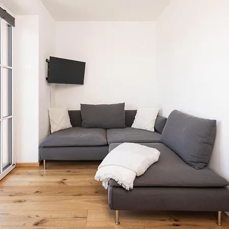 - Laerchenhof * Маутерндорф